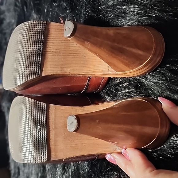 Connie Women's Red Heeled Mules. Lightly Used. Size 8M. - Picture 7 of 8